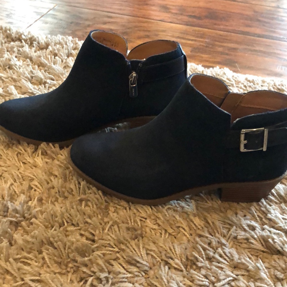 Vionic Navy booties, 7.5 like new condition